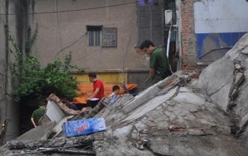 Khám nghiệm hiện trường vụ nhà sập 34 Cửa Bắc