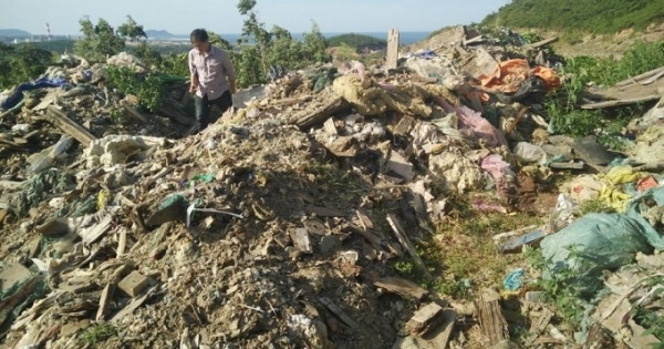 Thêm hàng chục tấn rác thải Formosa được phát hiện trong rừng