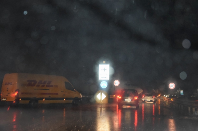 Tai nạn m&aacute;y bay tại Italy, giao th&ocirc;ng &ugrave;n tắc nghi&ecirc;m trọng