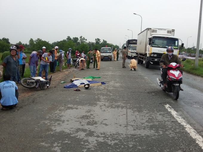 Thi thể nạn nh&acirc;n tại hiện trường