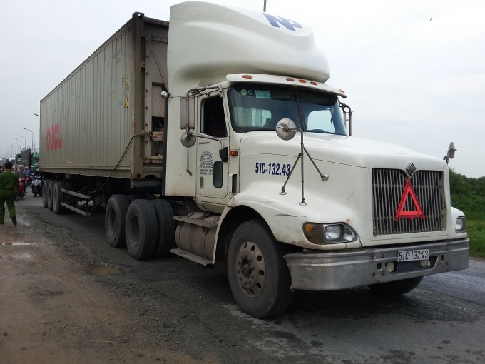 Chiếc container g&acirc;y tai nạn