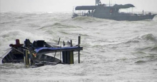 Thừa Thiên-Huế: Bộ đội Biên phòng kịp thời cứu sống 3 ngư dân