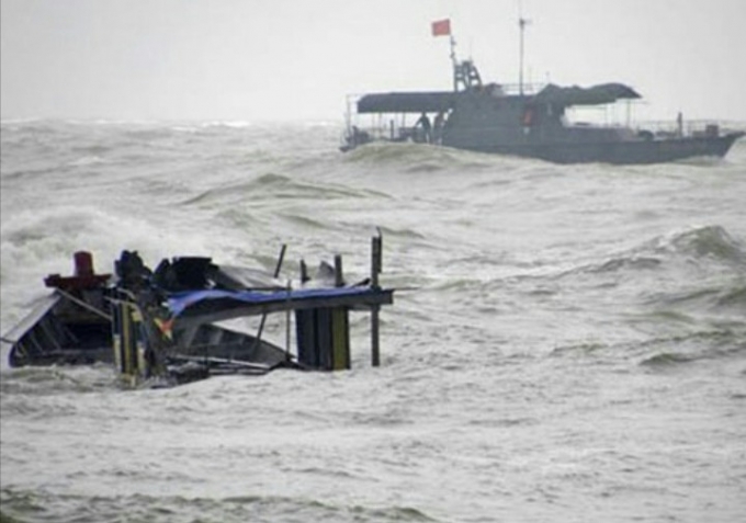 Đồn Bi&ecirc;n ph&ograve;ng Vinh Xu&acirc;n vừa c&ugrave;ng ngư d&acirc;n kịp thời ứng cứu 3 ngư d&acirc;n bị ch&igrave;m t&agrave;u tr&ecirc;n biển v&agrave;o bờ an to&agrave;n. Ảnh minh họa.