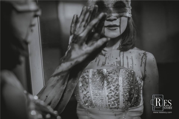 Rợn t&oacute;c g&aacute;y trước bộ ảnh cưới như phim kinh dị