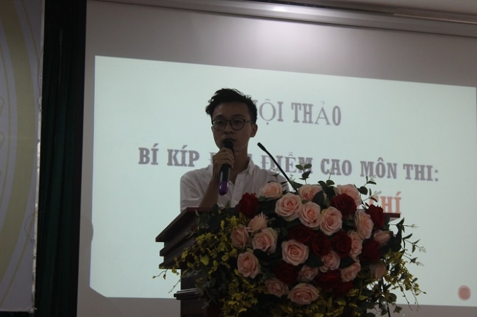Nguyễn Tuấn Minh - Thủ khoa m&ocirc;n Năng khiếu B&aacute;o ch&iacute; kỳ tuyển sinh 2015 chia sẻ b&iacute; k&iacute;p đạt điểm cao trong kỳ thi sắp tới. Ảnh: Nguyễn Thơm.