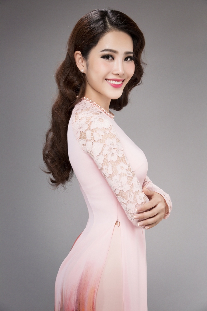 Bộ trang phục gi&uacute;p t&ocirc;n l&ecirc;n v&oacute;c d&aacute;ng của Nam Em.