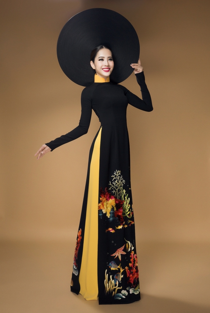 Nam Em&nbsp;cho biết trong h&agrave;nh tr&igrave;nh tham dự HH Tr&aacute;i đất sắp tới, c&aacute;c bộ &aacute;o d&agrave;i chắc chắn sẽ c&oacute; trong h&agrave;nh trang mang theo của c&ocirc;.