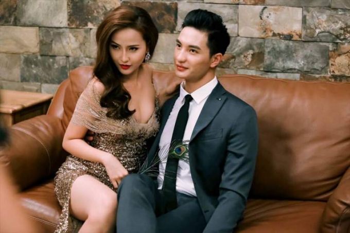 Kh&aacute;nh Ng&acirc;n với gương mặt