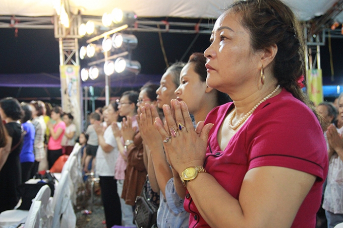 D&ugrave; ng&agrave;y 14/7 &acirc;m lịch mới l&agrave; ng&agrave;y ch&iacute;nh Lễ nhưng năm nay, Ban trị sự của Hội Gi&aacute;o hội Phật Gi&aacute;o tỉnh H&ograve;a B&igrave;nh đ&atilde; sớm tổ chức Đại Lễ Vu Lan v&agrave; cầu si&ecirc;u phổ độ gia ti&ecirc;n tại ch&ugrave;a Kim Sơn Lạc Hồng - C&ocirc;ng vi&ecirc;n nghĩa trang Lạc Hồng Vi&ecirc;n (huyện Kỳ Sơn, tỉnh H&ograve;a B&igrave;nh).