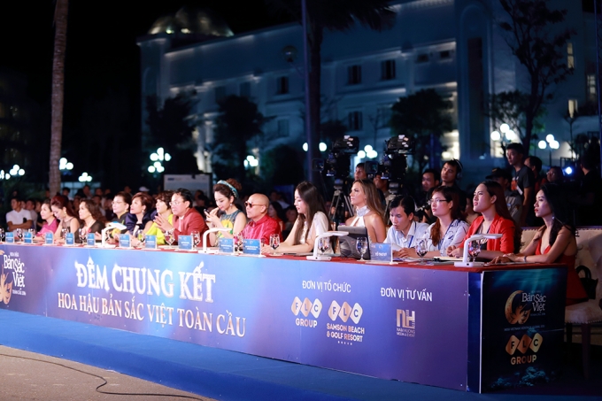 Ban Gi&aacute;m Khảo chung kết Hoa hậu Bản sắc Việt to&agrave;n cầu năm 2016.