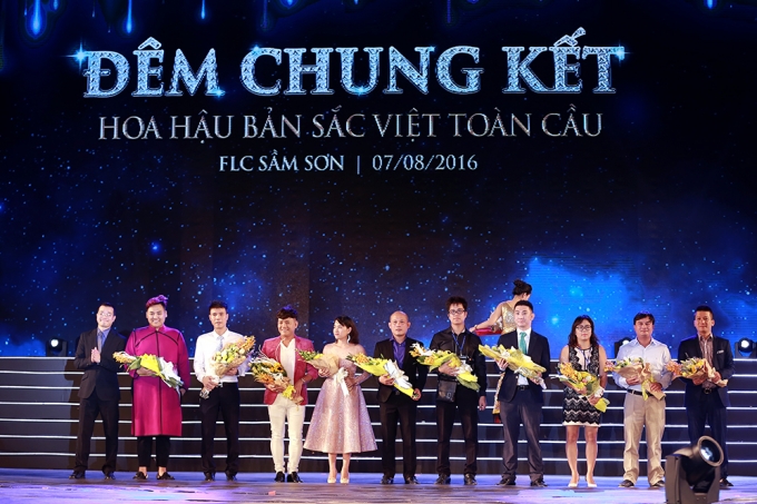 BTC cuộc thi Hoa hậu Bản sắc Việt to&agrave;n cầu năm 2016 tặng qu&agrave; cảm ơn c&aacute;c Nh&agrave; t&agrave;i trợ: &Aacute;o tắm Xu&acirc;n Thu, Chăn ga gối đệm Hanvico, Yan Tv &amp;amp;amp; Yan News; Trang điểm Cao Tuấn Đạt, &aacute;o d&agrave;i Th&aacute;i Tuấn, dạ hội Cory Trần