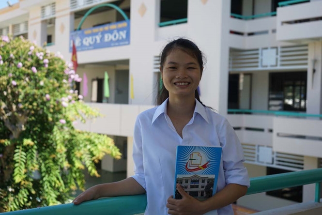 Nữ thủ khoa Nguyễn Thị Kim Phượng. Ảnh: Thanh Ni&ecirc;n.