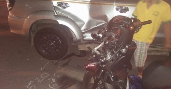 Thừa Thiên-Huế: 3 thanh niên chở nhau lao thẳng vào ô tô sau khi “hỗn chiến” ở quán nhậu?