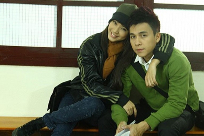 Trước đ&oacute;, Hải Băng cũng c&oacute; mối t&igrave;nh l&ugrave;m x&ugrave;m với ch&agrave;ng ca sỹ điển trai, đa t&igrave;nh Tiến Dũng trong nh&oacute;m nhạc The Men.