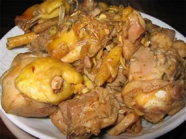 Thịt g&agrave; l&agrave; m&oacute;n kh&ocirc;ng n&ecirc;n ăn lại.