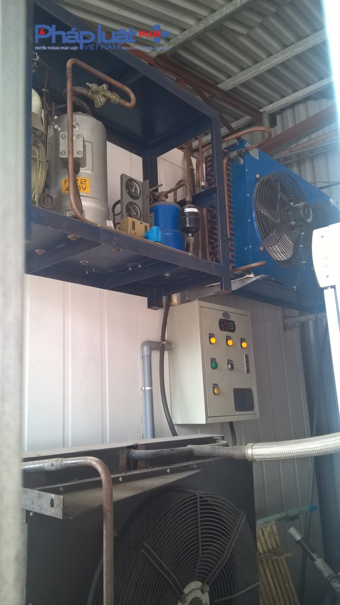 Thiết bị m&aacute;y m&oacute;c của kho đ&ocirc;ng lạnh.