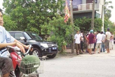 Khu vực trước Miếu Thần l&agrave; hiện trường vụ trọng &aacute;n. Ảnh: B&aacute;o Giao th&ocirc;ng.