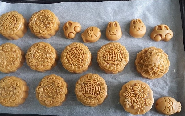 &nbsp;Người d&ugrave;ng n&ecirc;n mua b&aacute;nh ở những địa chỉ uy t&iacute;n tr&aacute;nh ngộ độc thực phẩm.