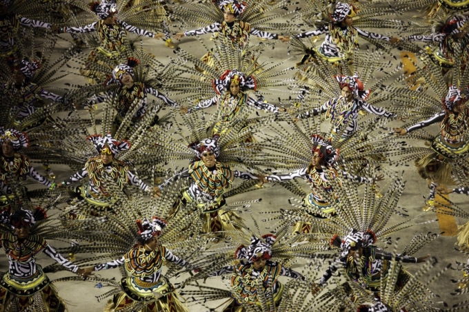 Lễ hội đường phố&nbsp;Carnival được tổ chức từ năm 1723 l&agrave; 1 n&eacute;t đặc biệt thu h&uacute;t du kh&aacute;ch ở Rio. (Ảnh: Reuters)