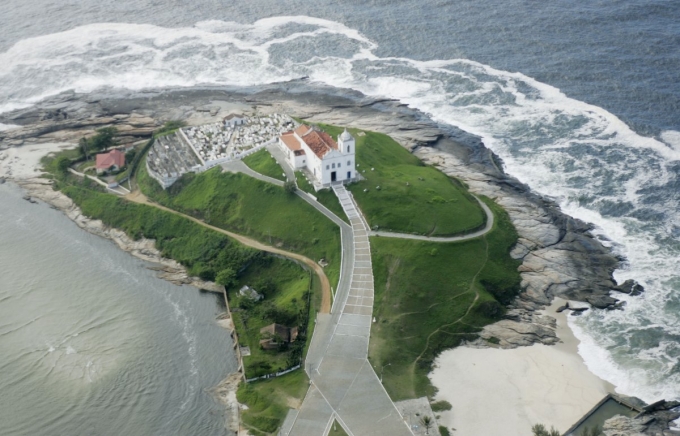 Nh&agrave; thờ gần thị trấn&nbsp;Saquarema. (Ảnh: Reuters)