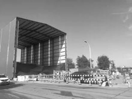 Chiếc xe bu&yacute;t được giấu trong khung th&eacute;p. Ảnh: NEW CHINA.