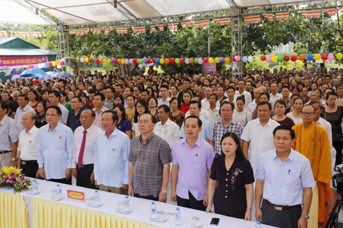 Nhiều l&atilde;nh đạo trong v&agrave; ngo&agrave;i tỉnh c&oacute; mặt tham gia&nbsp;Đại lễ phật ngọc h&ograve;a b&igrave;nh thế giới.