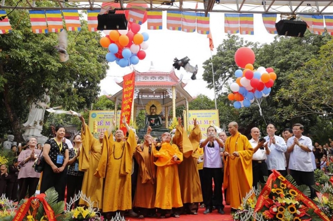 Nghi lễ thả chim bồ c&acirc;u&hellip;