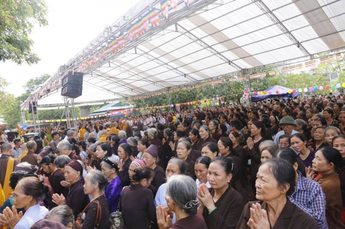 &nbsp;Đến với Đại lễ phật ngọc với mong muốn hiểu r&otilde; được phật ph&aacute;p, l&agrave;m theo phật ph&aacute;p, l&agrave;m cho thế giới h&ograve;a b&igrave;nh, ch&uacute;ng sinh an lạc.