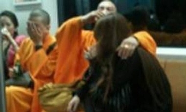 Phẫn nộ: Sư dắt gái về phòng, làm thiếu nữ có thai