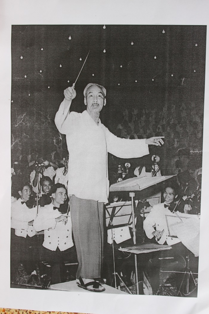 Đề thi b&agrave;i luận của m&ocirc;n Năng khiếu b&aacute;o ch&iacute; chuy&ecirc;n ng&agrave;nh Ảnh b&aacute;o ch&iacute; trang 1 ng&agrave;y 11/8.