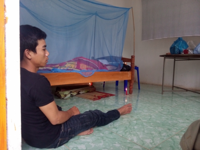 Gia đ&igrave;nh nạn nh&acirc;n đau buồn tụt c&ugrave;ng v&agrave; bức x&uacute;c trước sự tắc tr&aacute;ch của b&aacute;c sĩ.