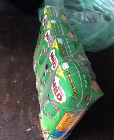 Một trong bốn hộp sữa Milo c&oacute; h&igrave;nh dạng trương phềnh.