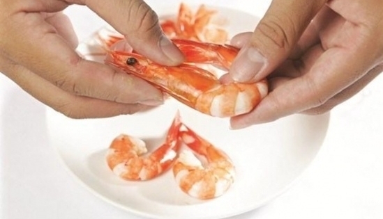 Những lưu ý khi ăn tôm bạn cần biết