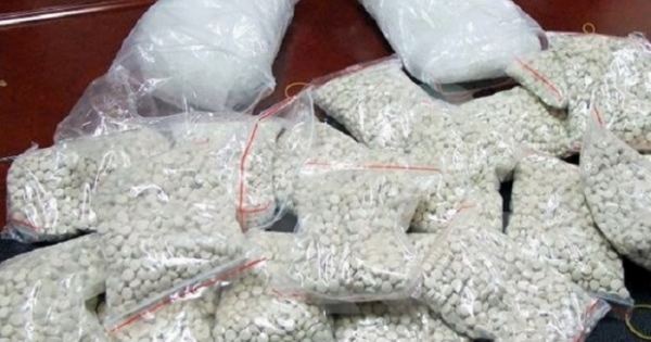 Lào Cai: Bị bắt quả tang khi đang vận chuyển 3 bánh heroin