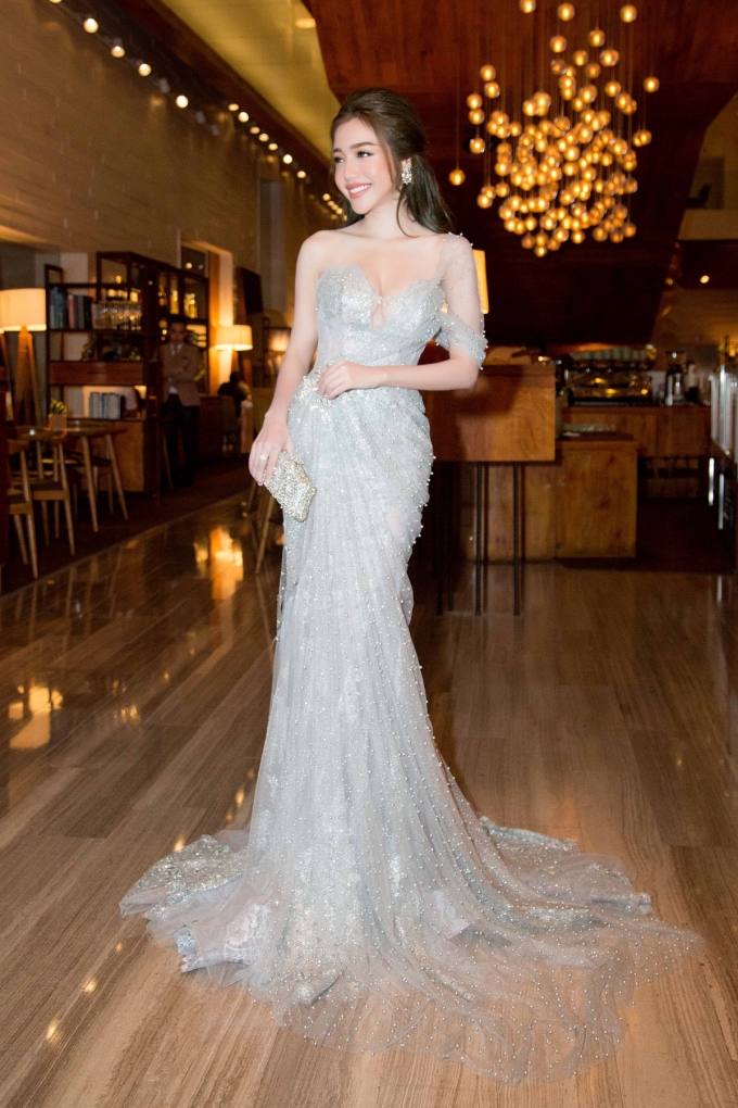 Elly Trần t&aacute;i xuất lộng lẫy sau thời gian d&agrave;i vắng b&oacute;ng