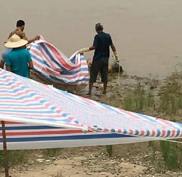 Đ&atilde; t&igrave;m thấy thi thể một nạn nh&acirc;n bị lũ cuốn tr&ocirc;i ng&agrave;y 10/8 tại Văn B&agrave;n, L&agrave;o Cai. Ảnh: Y&ecirc;n B&aacute;i 24h.