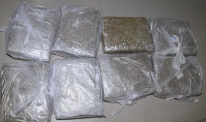 Thừa Thi&ecirc;n-Huế: Bắt giữ khẩn cấp 3 đối tượng, thu giữ 28,5 b&aacute;nh cần sa