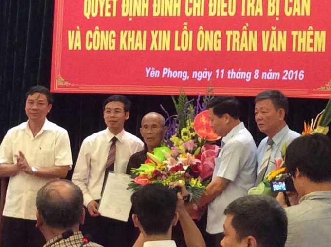 S&aacute;ng 11/8, &ocirc;ng Th&ecirc;m được nhận quyết đ&igrave;nh đ&igrave;nh chỉ điều tra sau hơn 40 năm mang &aacute;n tử