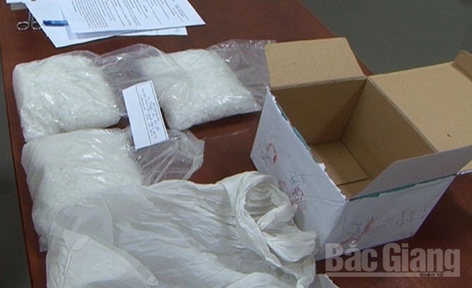 3kg tinh thể trắng được đối tượng bắc khai nhận l&agrave; ma t&uacute;y đ&aacute; (Ảnh Xu&acirc;n Sơn - B&aacute;o Bắc Giang)&nbsp;