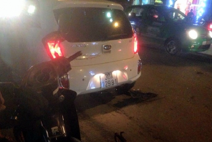 Chiếc xe &ocirc; t&ocirc; mang BKS 30A- 129.81 g&acirc;y ra vụ tai nạn kinh ho&agrave;ng.