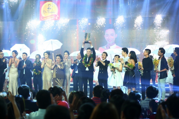 Ch&agrave;ng hotboy Anh T&uacute; trở th&agrave;nh qu&aacute;n qu&acirc;n Cười xuy&ecirc;n Việt 2016.