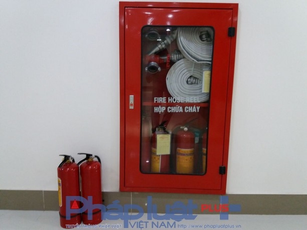 D&ugrave; đ&atilde; c&oacute; c&aacute;c hộp cứu h&oacute;a nhưng chưa được cơ quan PCCC kiểm duyệt n&ecirc;n kh&ocirc;ng biết c&oacute; hoạt động hay kh&ocirc;ng.