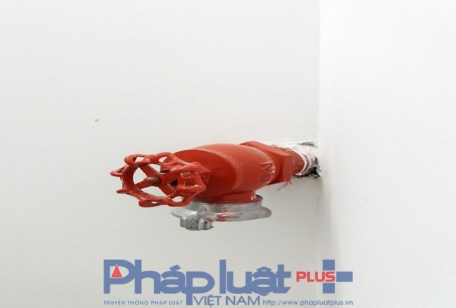 Một họng nước được lắp đặt nhưng kh&ocirc;ng biết