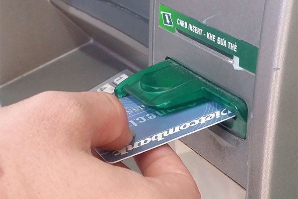 Vụ việc chủ thẻ Vietcombank bỗng dưng mất 500 triệu đồng chỉ qua một đ&ecirc;m đến nay vẫn chưa ng&atilde; ngũ (ảnh minh họa) - Ảnh: Ng&ocirc; Vinh