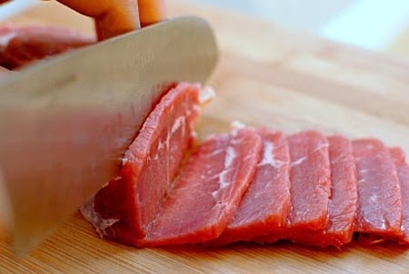 Những lỗi sai cơ bản khi thái thịt cần tránh