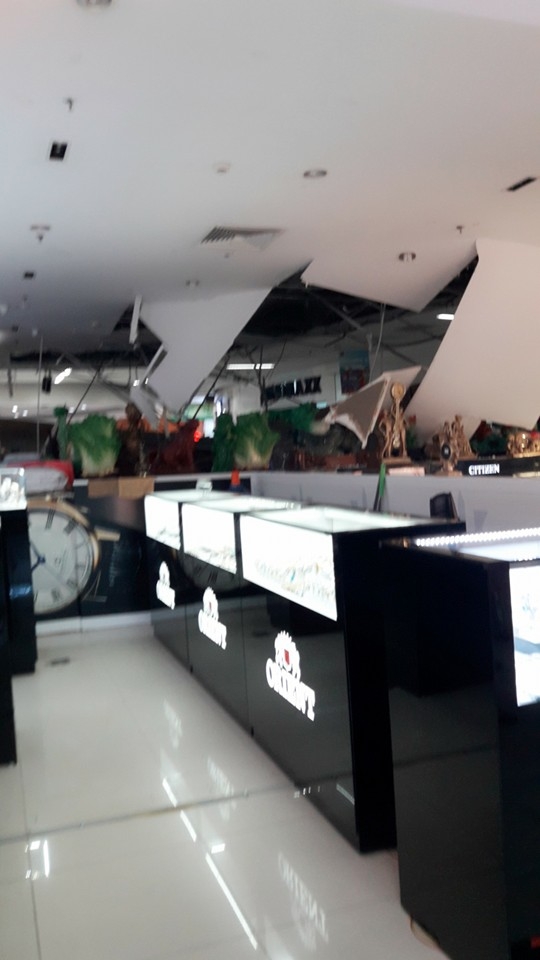 Quầy h&agrave;ng đồng hồ.