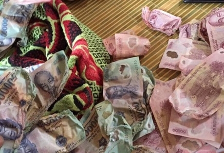 Hưng Yên: Đi toi 30 triệu đồng vì nhờ con gái sấy tiền cho khô