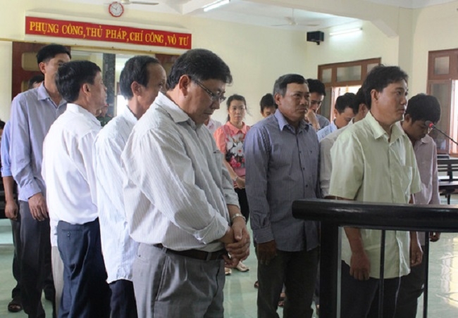 15 bị c&aacute;o. (Ảnh: Người Lao Động).