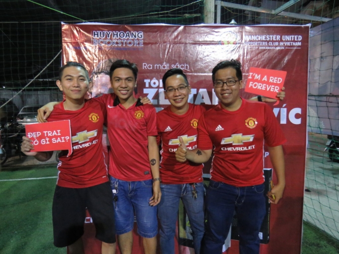 Ibrahimovic ra mắt tự truyện gi&uacute;p trẻ bớt tự ti