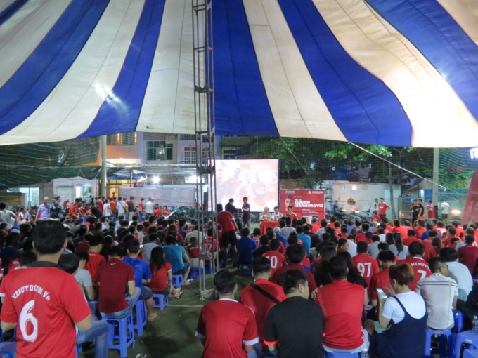 C&oacute; hơn 600 CĐV MU c&oacute; mặt tại buổi ra mắt&nbsp;